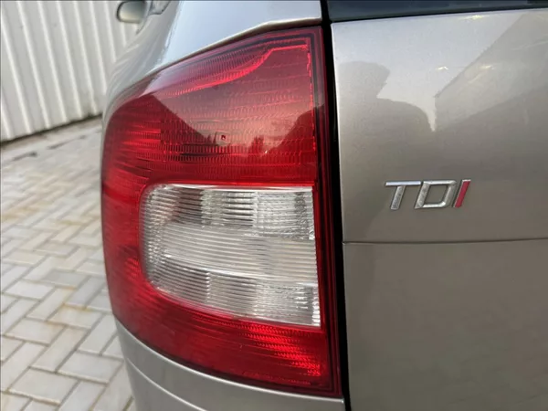 Škoda Octavia 2,0 TDI ELEGANCE tažné původČR - foto 15