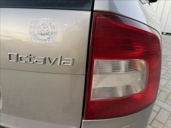 Škoda Octavia 2,0 TDI ELEGANCE tažné původČR - foto 16