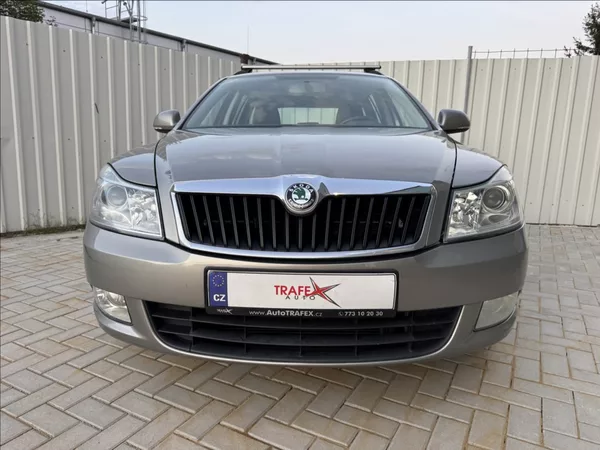 Škoda Octavia 2,0 TDI ELEGANCE tažné původČR - foto 2