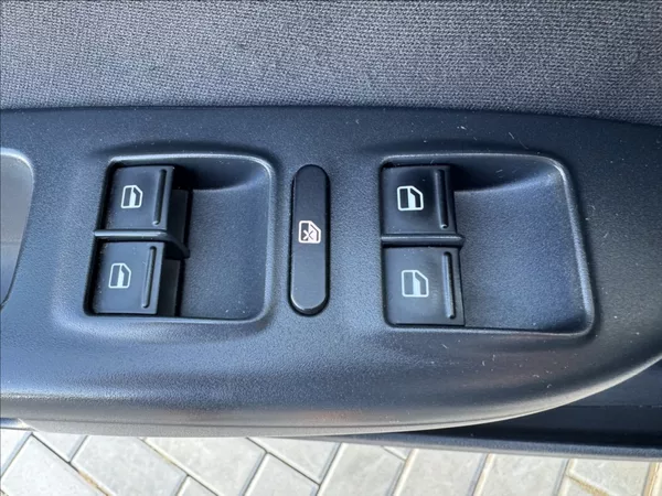 Škoda Octavia 2,0 TDI ELEGANCE tažné původČR - foto 23