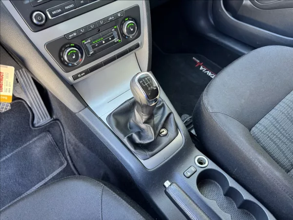 Škoda Octavia 2,0 TDI ELEGANCE tažné původČR - foto 31