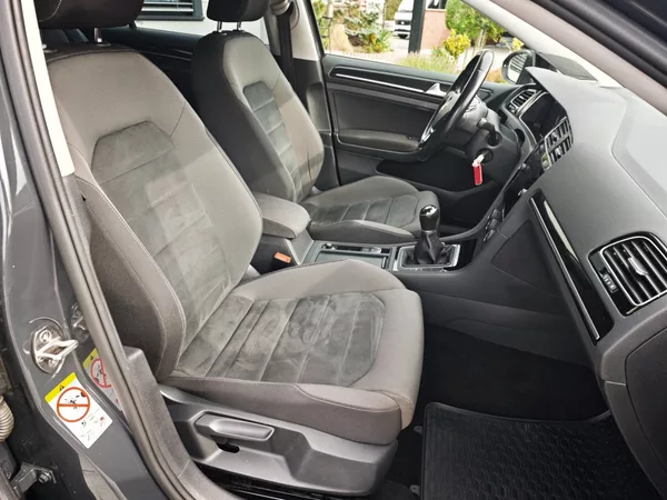 Volkswagen Golf 1,5 TSI 110 KW Highline - foto 19