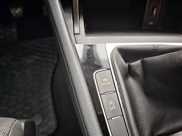 Volkswagen Golf 1,5 TSI 110 KW Highline - foto 23