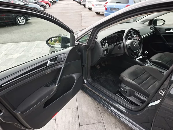 Volkswagen Golf 1,5 TSI 110 KW Highline - foto 27