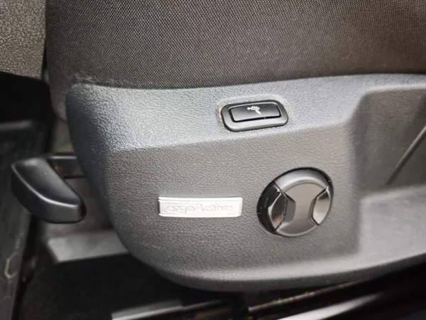 Volkswagen Golf 1,5 TSI 110 KW Highline - foto 28