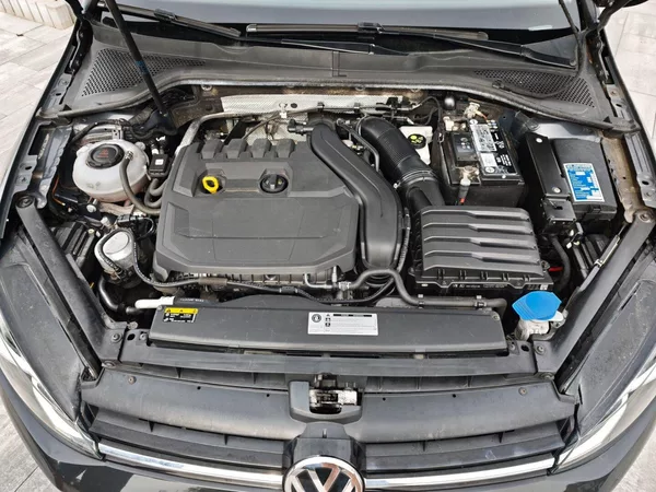 Volkswagen Golf 1,5 TSI 110 KW Highline - foto 32