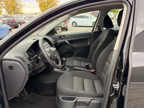 Škoda Octavia Ambition 1.6 MPi 75kW - foto 10