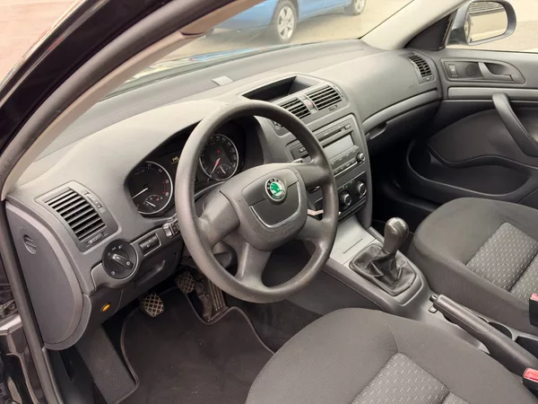 Škoda Octavia Ambition 1.6 MPi 75kW - foto 11