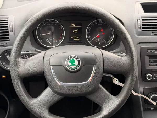 Škoda Octavia Ambition 1.6 MPi 75kW - foto 16