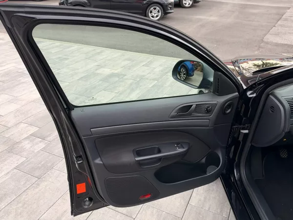 Škoda Octavia Ambition 1.6 MPi 75kW - foto 9
