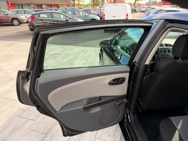 Seat Leon Salsa 1.4 MPi 63kW Klima - foto 12