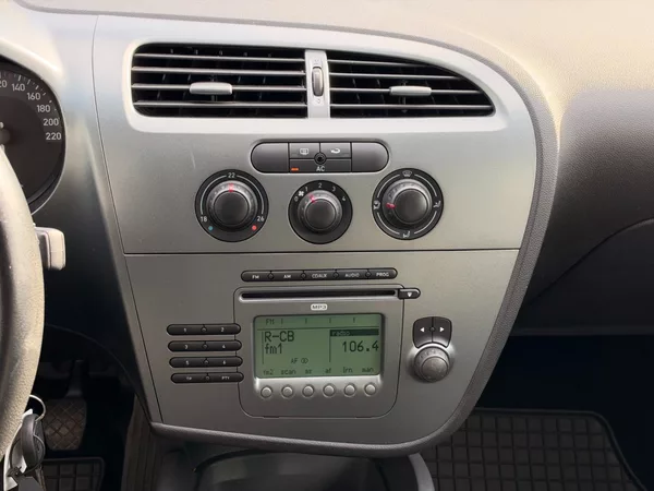 Seat Leon Salsa 1.4 MPi 63kW Klima - foto 18