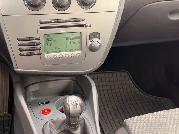Seat Leon Salsa 1.4 MPi 63kW Klima - foto 19