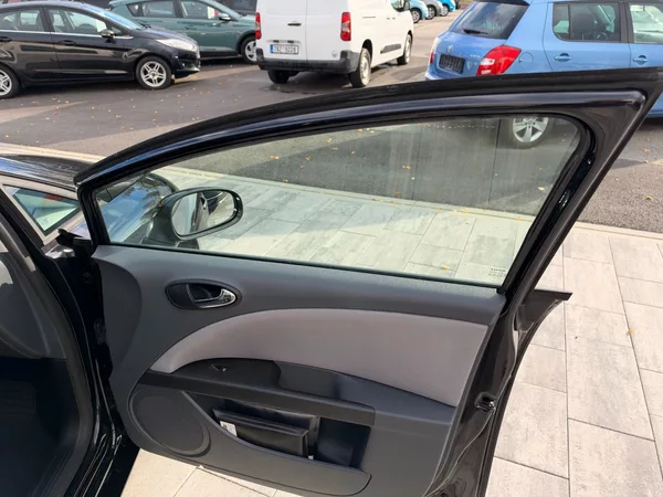 Seat Leon Salsa 1.4 MPi 63kW Klima - foto 24