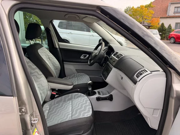 Škoda Roomster Style 1.4i 63kW - foto 24