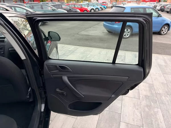 Škoda Octavia Ambition 1.6 MPi 75kW - foto 23