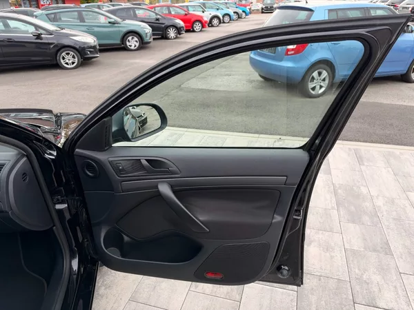Škoda Octavia Ambition 1.6 MPi 75kW - foto 25