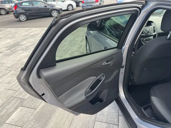 Ford Focus Trend 1.6 Ti-VCT - foto 12