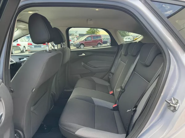 Ford Focus Trend 1.6 Ti-VCT - foto 13