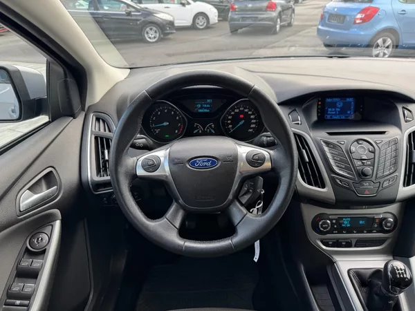 Ford Focus Trend 1.6 Ti-VCT - foto 14
