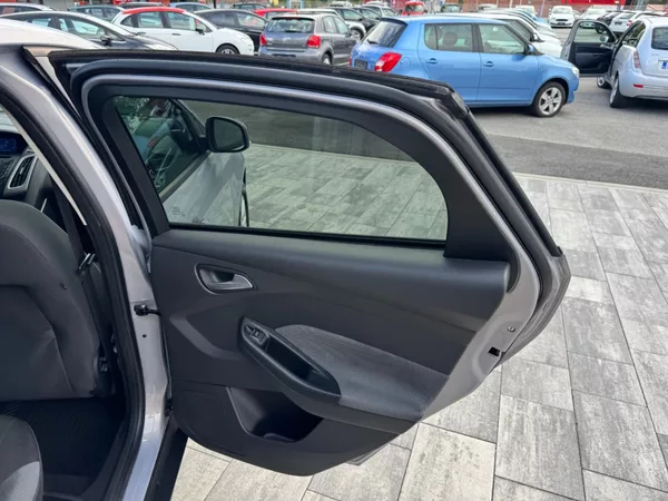 Ford Focus Trend 1.6 Ti-VCT - foto 23