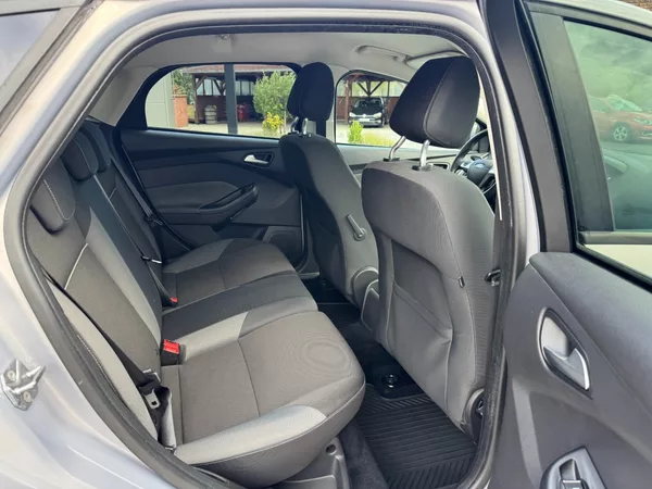 Ford Focus Trend 1.6 Ti-VCT - foto 24