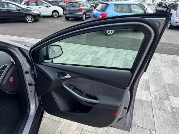 Ford Focus Trend 1.6 Ti-VCT - foto 25