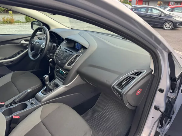 Ford Focus Trend 1.6 Ti-VCT - foto 27