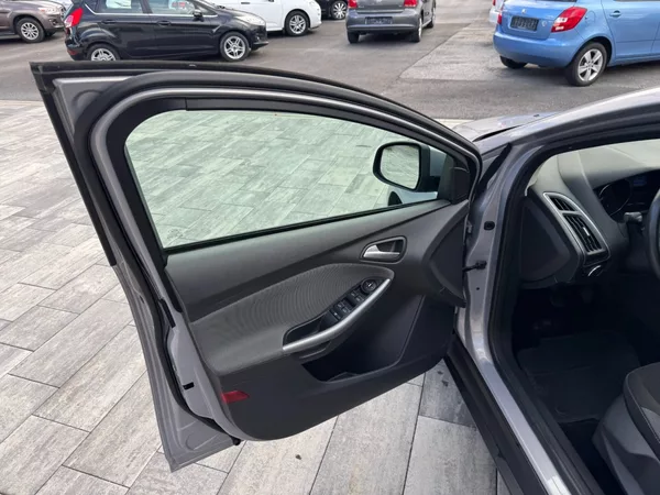 Ford Focus Trend 1.6 Ti-VCT - foto 9