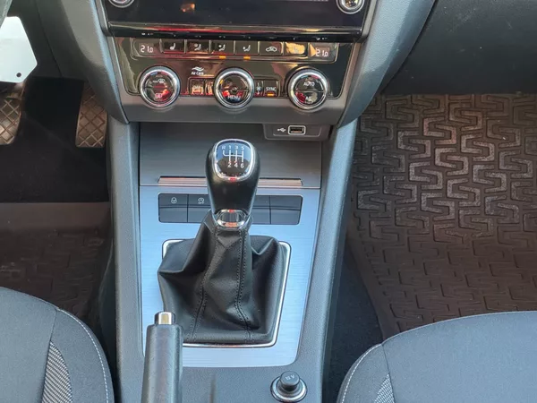 Škoda Octavia Style 1,0 TSI 85 Kw - foto 21