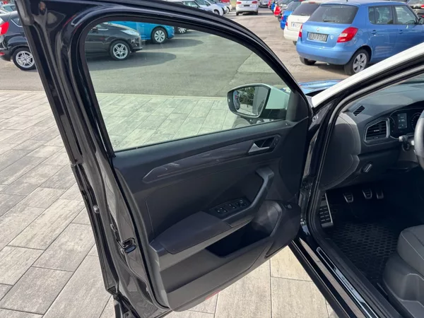 Volkswagen T-Roc IQ. DRIVE 1,5 TSI 110 KW - foto 11
