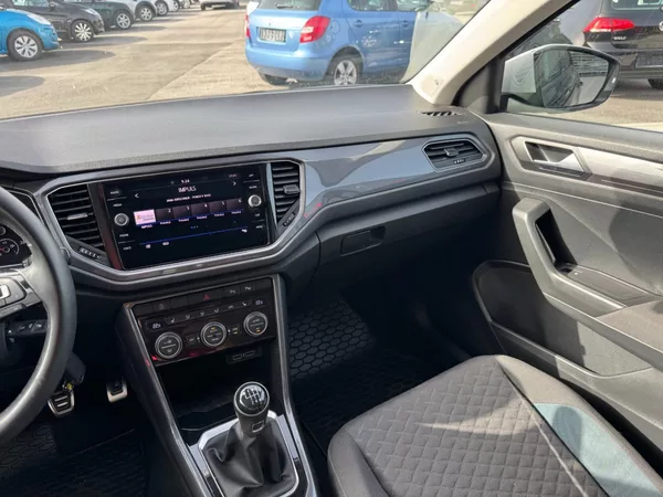 Volkswagen T-Roc IQ. DRIVE 1,5 TSI 110 KW - foto 17