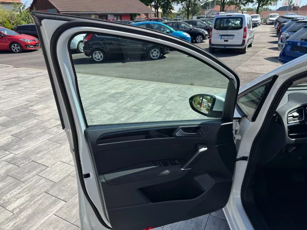 Volkswagen Touran Comfortline 2.0 TDI 110kW DSG - foto 9
