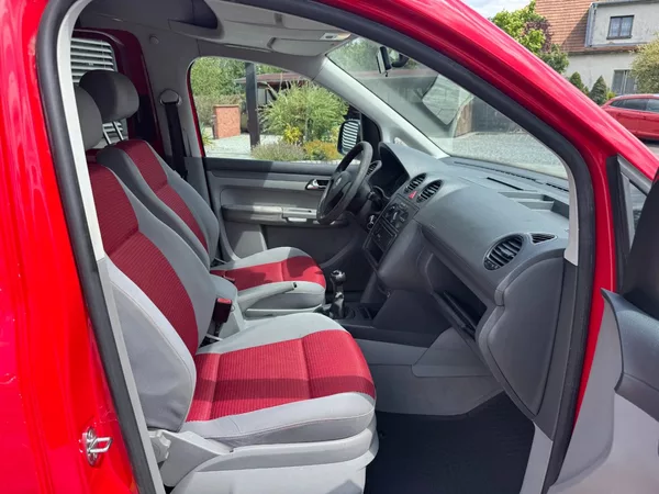 Volkswagen Caddy Life Family 1.4i 59kW - foto 21