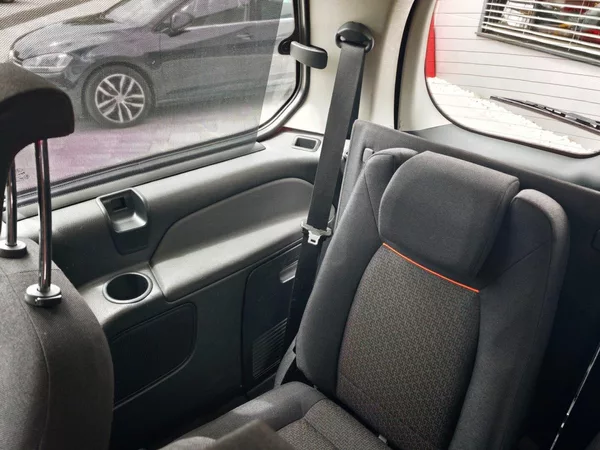 Ford Galaxy 2,0 TDCi 103 Kw Ghia 7 míst - foto 13