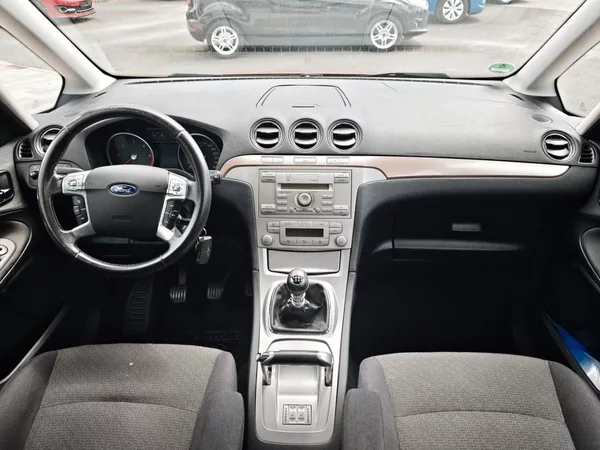 Ford Galaxy 2,0 TDCi 103 Kw Ghia 7 míst - foto 17