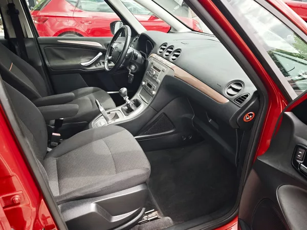 Ford Galaxy 2,0 TDCi 103 Kw Ghia 7 míst - foto 18