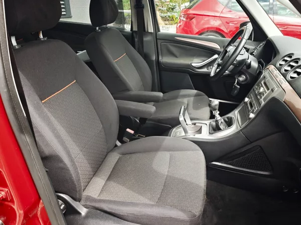 Ford Galaxy 2,0 TDCi 103 Kw Ghia 7 míst - foto 19