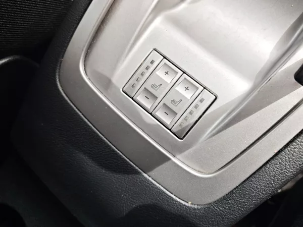 Ford Galaxy 2,0 TDCi 103 Kw Ghia 7 míst - foto 21