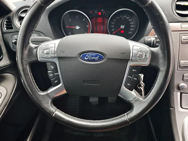 Ford Galaxy 2,0 TDCi 103 Kw Ghia 7 míst - foto 23