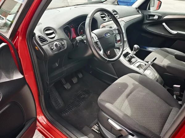 Ford Galaxy 2,0 TDCi 103 Kw Ghia 7 míst - foto 27