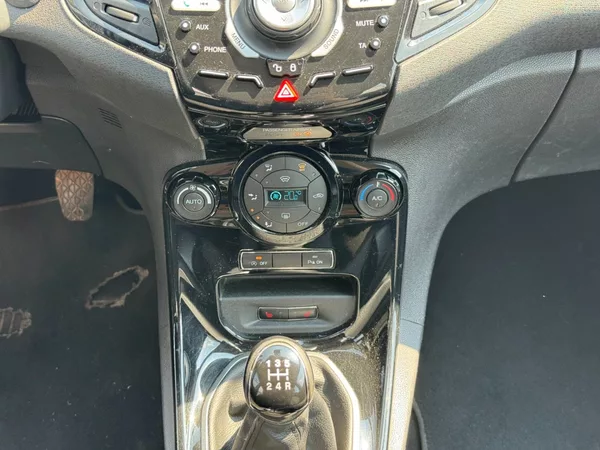 Ford Fiesta Titanium 1.0 EcoBoost 92kW - foto 28