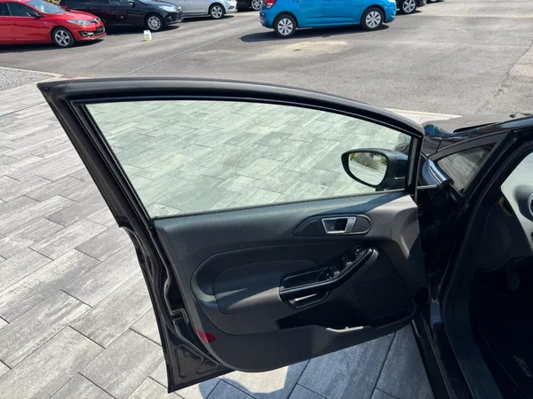 Ford Fiesta Titanium 1.0 EcoBoost 92kW - foto 9