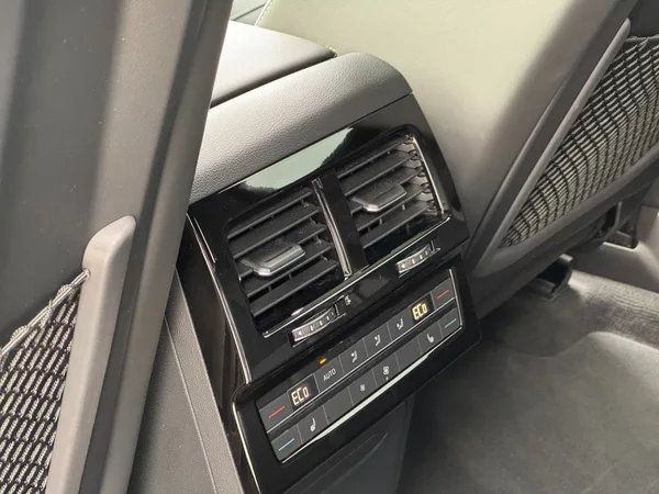 Volkswagen Touareg R-Line 3.0 TDI 4Motion 210kW - foto 16