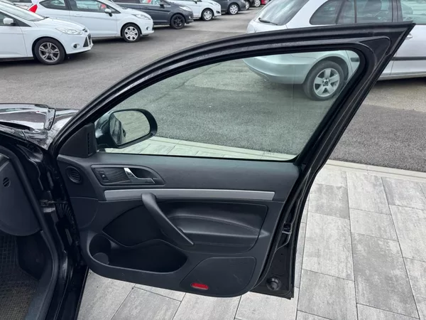 Škoda Octavia 1.6 TDI 77kW - foto 26