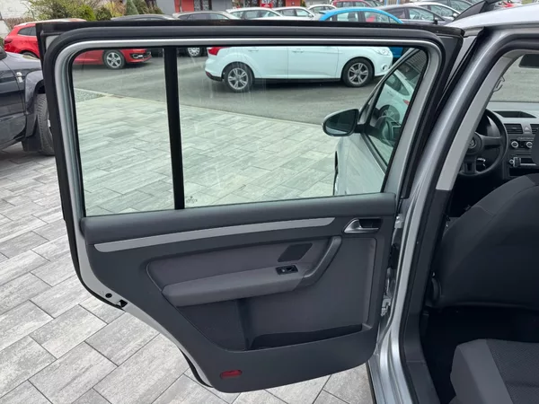 Volkswagen Touran Trendline 1.6 TDI 77kW - foto 13