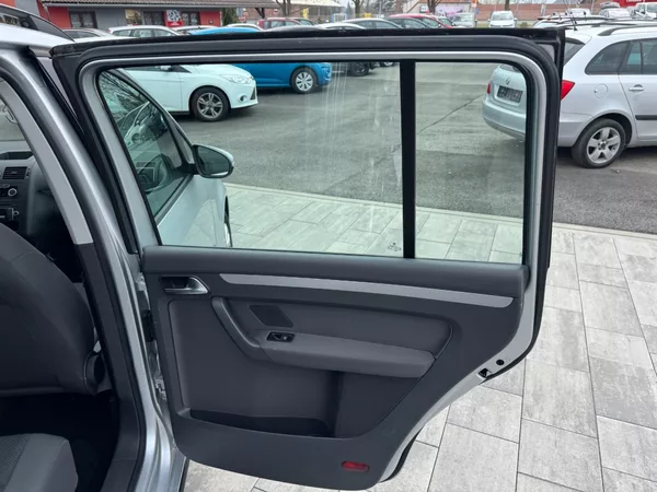 Volkswagen Touran Trendline 1.6 TDI 77kW - foto 22