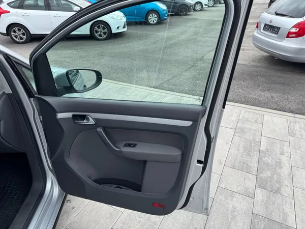 Volkswagen Touran Trendline 1.6 TDI 77kW - foto 24