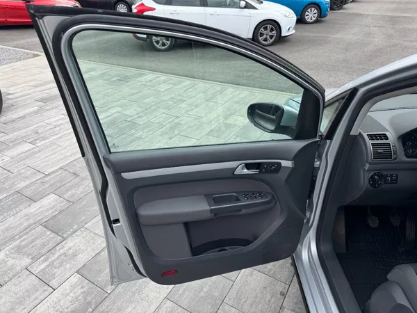 Volkswagen Touran Trendline 1.6 TDI 77kW - foto 9