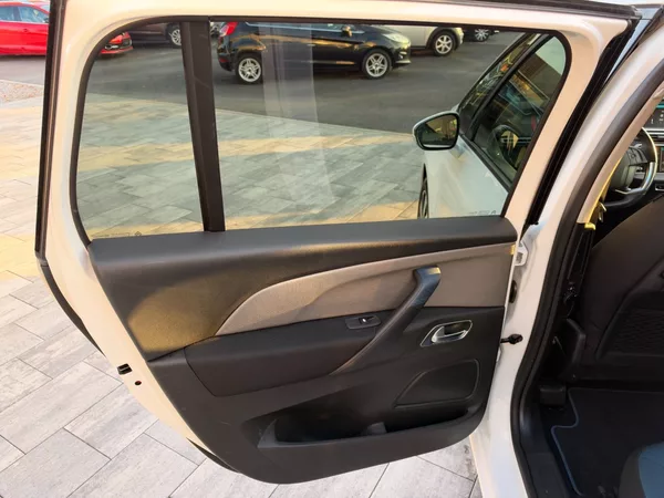 Citroën Grand C4 SpaceTourer 1.2 PureTech 96kW 7.Míst - foto 12